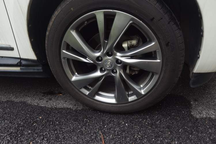 Used Infiniti QX60 2014 2.5 S/C Hybrid Two-Wheel Drive Excellence Edition Right Front Wheel Hub