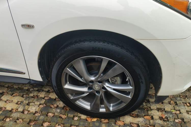 Used Infiniti QX60 2014 2.5 S/C Hybrid Two-Wheel Drive Excellence Edition Right Front Wheel Hub