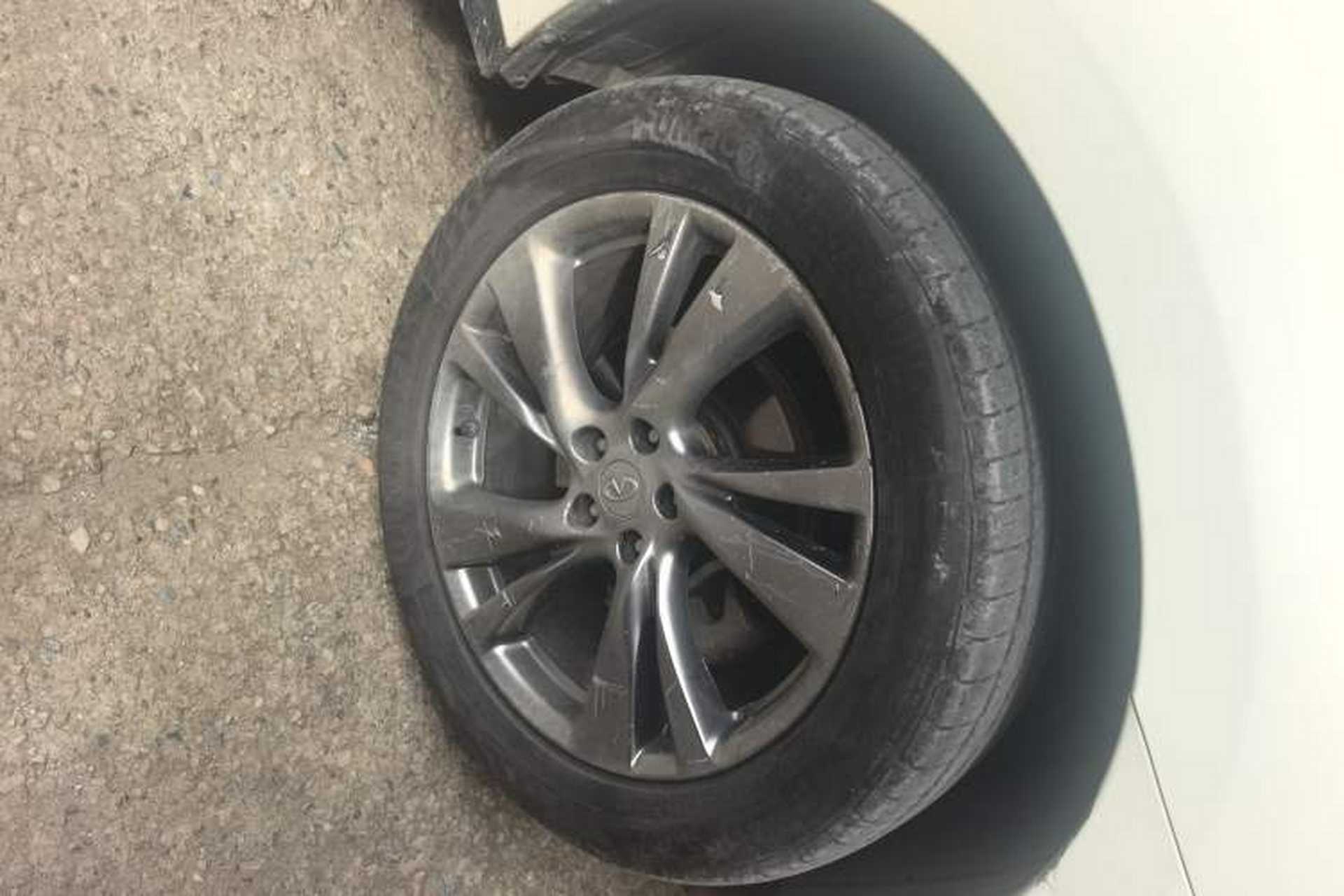 Used Infiniti QX60 2014 3.5L Two-Wheel Drive Excellence Edition Right Front Wheel Hub