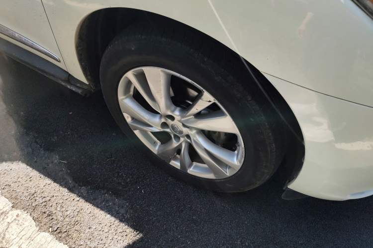 Used Infiniti QX60 2014 2.5 S/C Hybrid Two-Wheel Drive Excellence Edition Right Front Wheel Hub