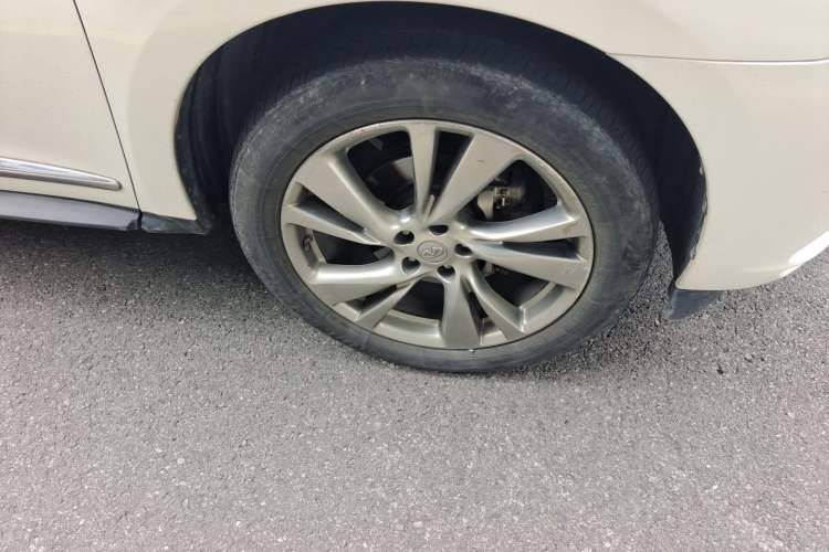 Used Infiniti QX60 2014 2.5 S/C Hybrid Two-Wheel Drive Excellence Edition Right Front Wheel Hub