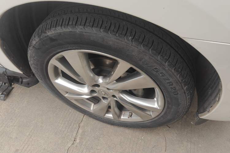 Used Infiniti QX60 2014 2.5 S/C Hybrid Two-Wheel Drive Excellence Edition Right Front Wheel Hub