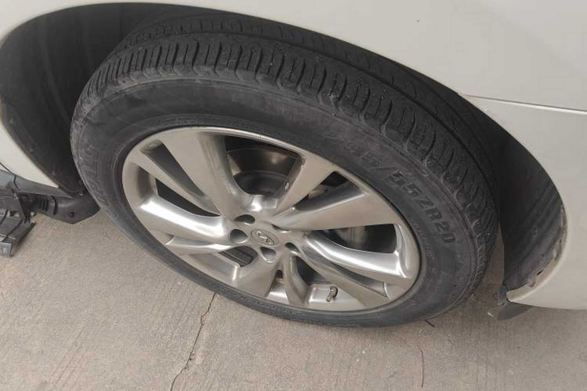 Used Infiniti QX60 2014 2.5 S/C Hybrid Two-Wheel Drive Excellence Edition Right Front Wheel Hub