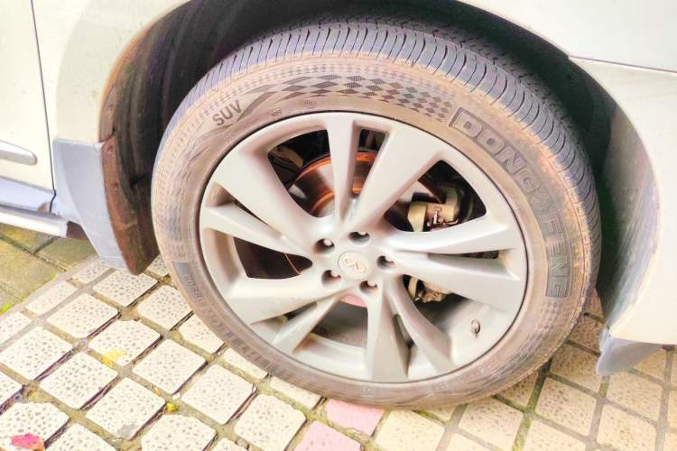 Used Infiniti QX60 2014 3.5L Four-Wheel Drive All-Terrain Version Right Front Wheel Hub