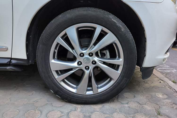 Used Infiniti QX60 2014 2.5 S/C Hybrid Two-Wheel Drive Excellence Edition Right Front Wheel Hub