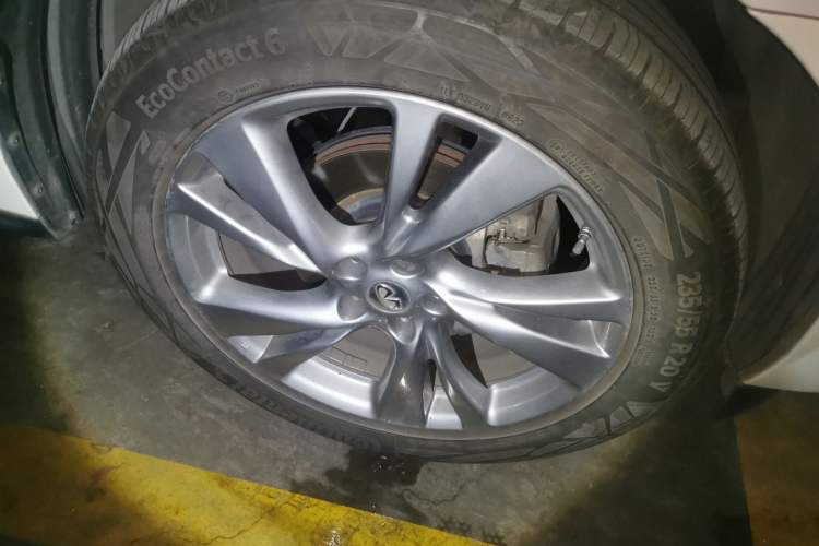 Used Infiniti QX60 2014 2.5 S/C Hybrid Two-Wheel Drive Excellence Edition Right Front Wheel Hub