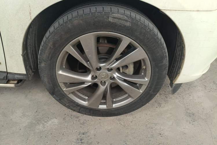 Used Infiniti QX60 2014 2.5 S/C Hybrid All-Wheel-Drive Versatile Edition Right Front Wheel Hub