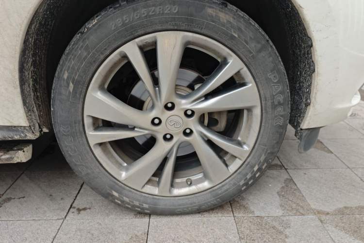 Used Infiniti QX60 2014 3.5L Four-Wheel Drive All-Terrain Version Right Front Wheel Hub