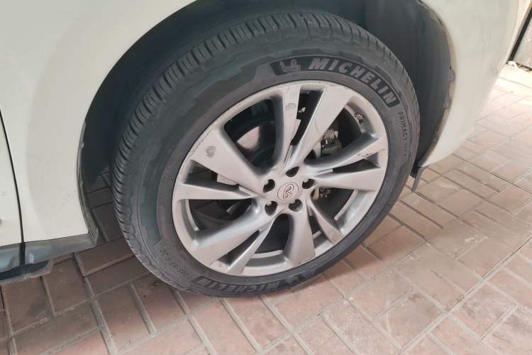Used Infiniti QX60 2014 2.5 S/C Hybrid Two-Wheel Drive Excellence Edition Right Front Wheel Hub