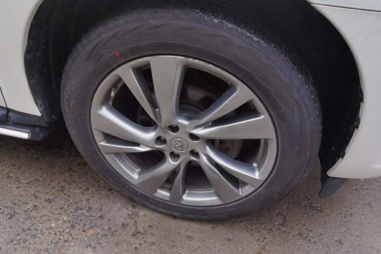 Used Infiniti QX60 2014 2.5 S/C Hybrid Two-Wheel Drive Excellence Edition Right Front Wheel Hub