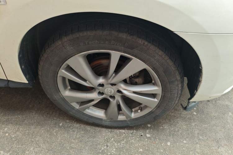 Used Infiniti QX60 2014 2.5 S/C Hybrid Two-Wheel Drive Excellence Edition Right Front Wheel Hub