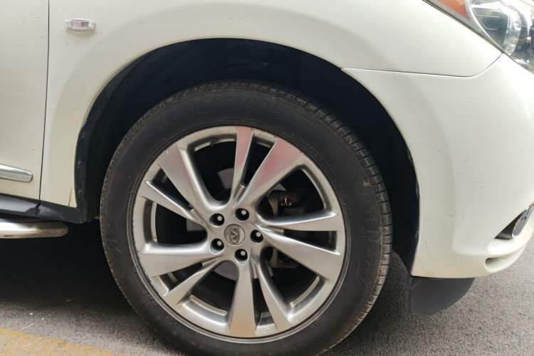 Used Infiniti QX60 2014 2.5 S/C Hybrid Two-Wheel Drive Excellence Edition Right Front Wheel Hub