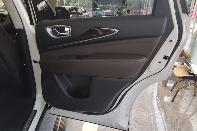 Used Infiniti QX60 2014 2.5 S/C Hybrid Two-Wheel Drive Excellence Edition Right Rear Door Interior