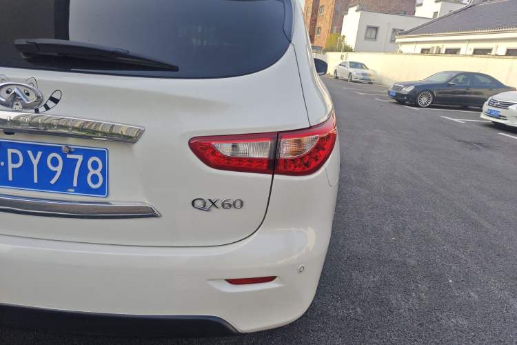 Used Infiniti QX60 2014 2.5 S/C Hybrid Two-Wheel Drive Excellence Edition Right Rear Taillight