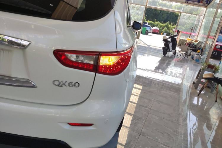 Used Infiniti QX60 2014 2.5 S/C Hybrid Two-Wheel Drive Excellence Edition Right Rear Taillight