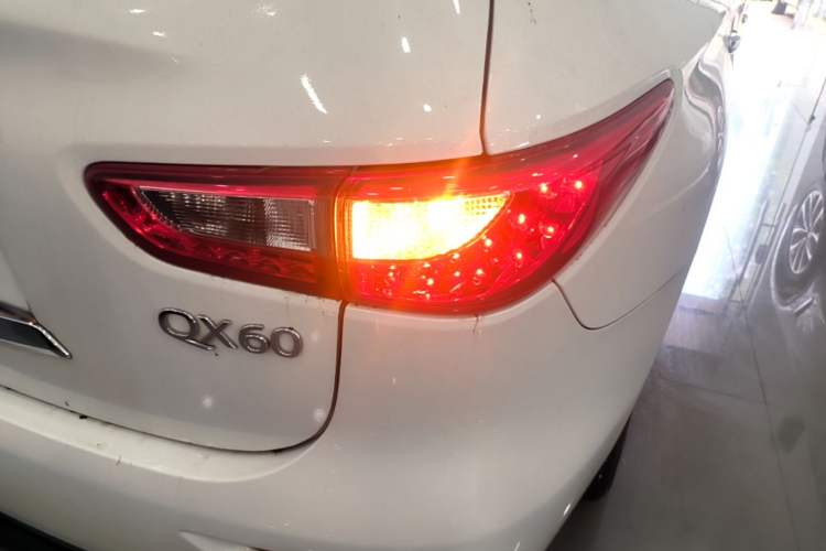 Used Infiniti QX60 2014 3.5L Two-Wheel Drive Excellence Edition Right Rear Taillight