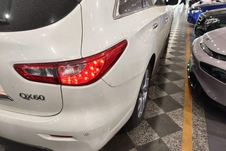 Used Infiniti QX60 2014 2.5 S/C Hybrid All-Wheel-Drive Versatile Edition Right Rear Taillight
