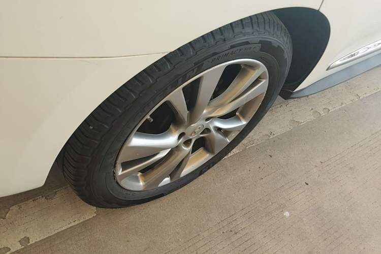 Used Infiniti QX60 2014 2.5 S/C Hybrid All-Wheel-Drive Versatile Edition Right Rear Wheel Hub