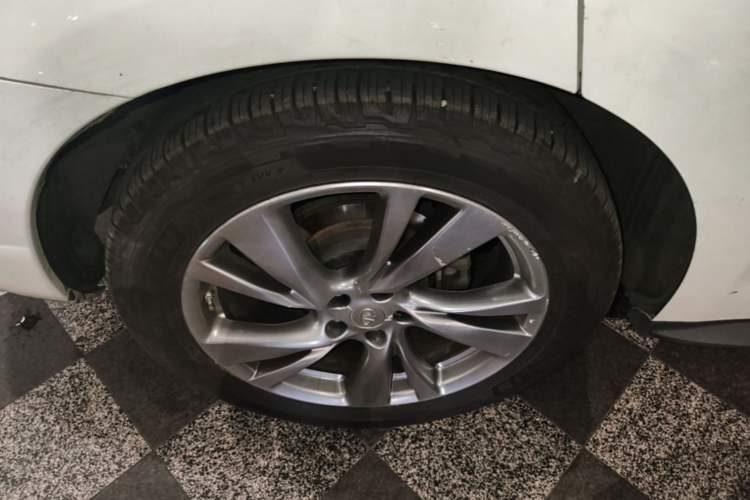 Used Infiniti QX60 2014 2.5 S/C Hybrid All-Wheel-Drive Versatile Edition Right Rear Wheel Hub