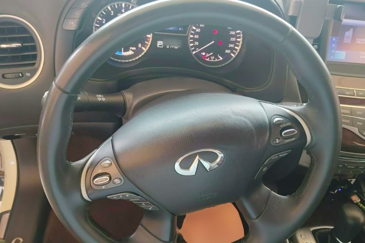 Used Infiniti QX60 2014 2.5 S/C Hybrid All-Wheel-Drive Versatile Edition Steering Wheel