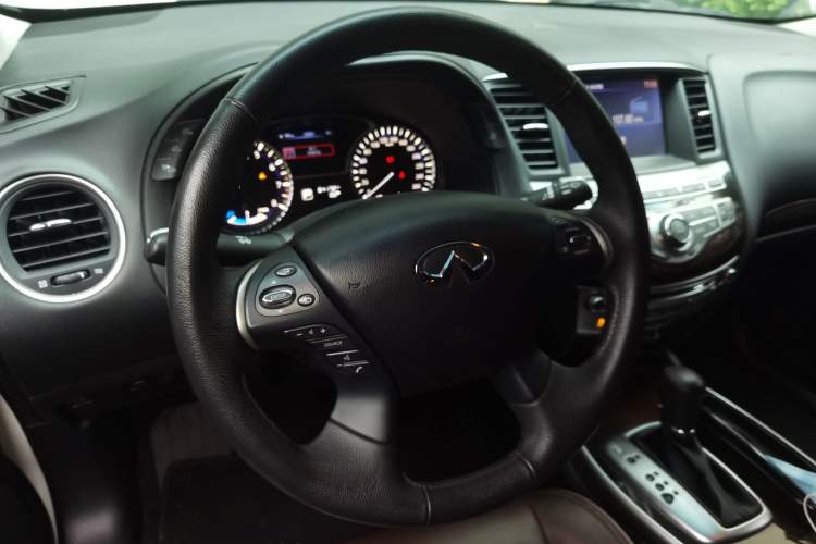 Used Infiniti QX60 2014 2.5 S/C Hybrid Two-Wheel Drive Excellence Edition Steering Wheel
