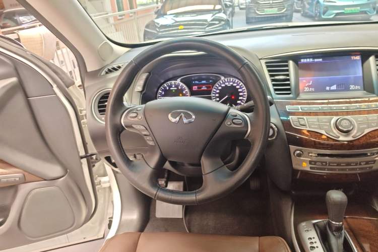 Used Infiniti QX60 2014 2.5 S/C Hybrid Two-Wheel Drive Excellence Edition Steering Wheel