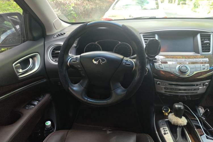 Used Infiniti QX60 2014 2.5 S/C Hybrid Two-Wheel Drive Excellence Edition Steering Wheel