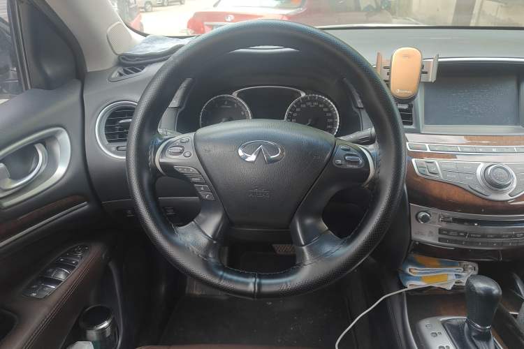 Used Infiniti QX60 2014 2.5 S/C Hybrid Two-Wheel Drive Excellence Edition Steering Wheel