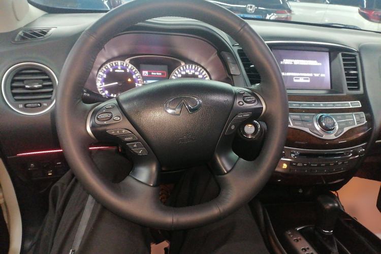 Used Infiniti QX60 2014 3.5L Four-Wheel Drive All-Terrain Version Steering Wheel
