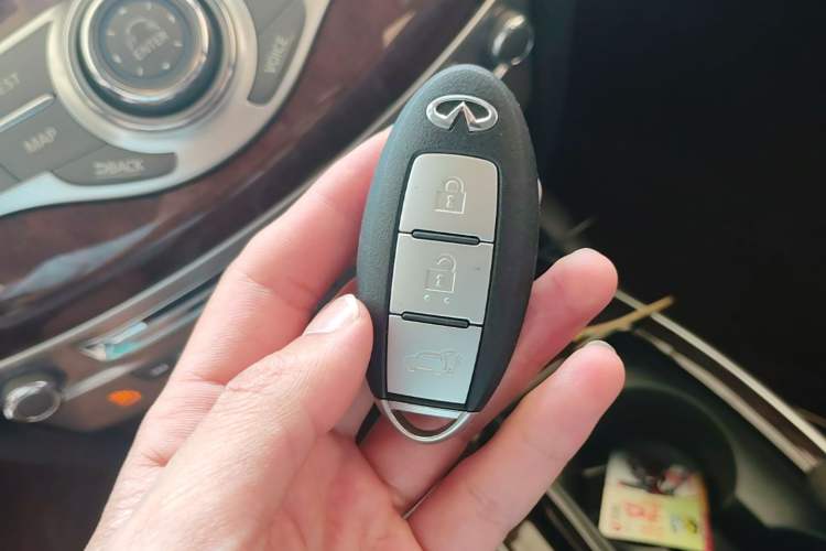 Used Infiniti QX60 2014 2.5 S/C Hybrid All-Wheel-Drive Versatile Edition Vehicle Key