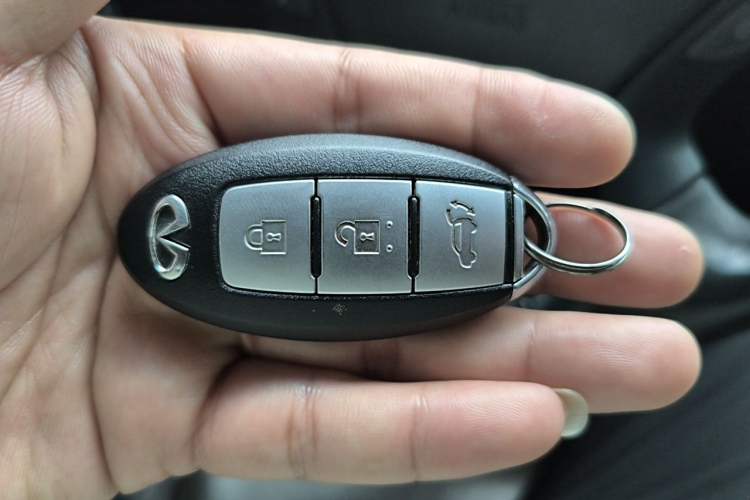 Used Infiniti QX60 2014 3.5L Four-Wheel Drive All-Terrain Version Vehicle Key