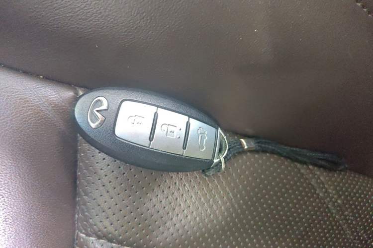 Used Infiniti QX60 2014 2.5 S/C Hybrid Two-Wheel Drive Excellence Edition Vehicle Key