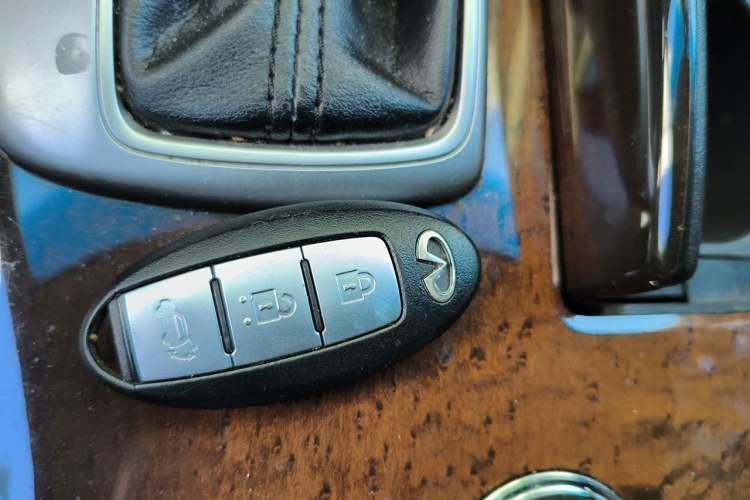 Used Infiniti QX60 2014 2.5 S/C Hybrid Two-Wheel Drive Excellence Edition Vehicle Key