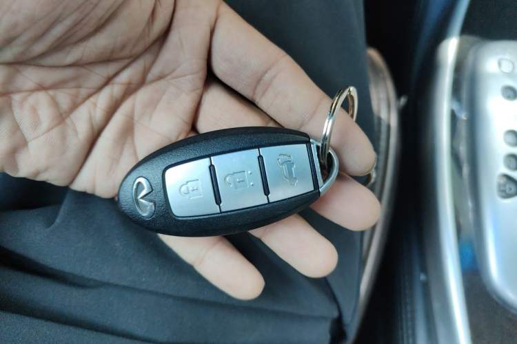 Used Infiniti QX60 2014 2.5 S/C Hybrid Two-Wheel Drive Excellence Edition Vehicle Key