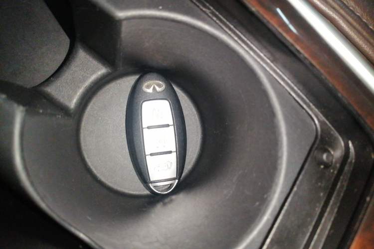 Used Infiniti QX60 2014 3.5L Four-Wheel Drive All-Terrain Version Vehicle Key