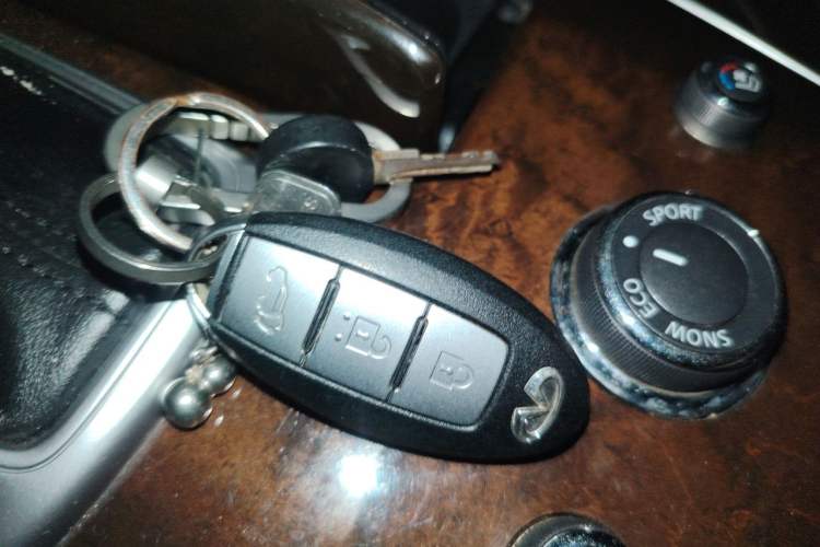 Used Infiniti QX60 2014 3.5L Four-Wheel Drive All-Terrain Version Vehicle Key