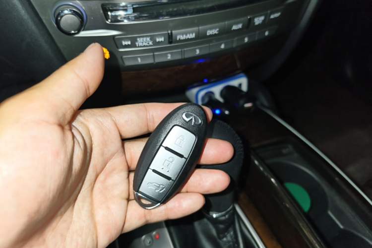 Used Infiniti QX60 2014 2.5 S/C Hybrid All-Wheel-Drive Versatile Edition Vehicle Key