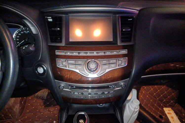 Used Infiniti QX60 2016 2.5 S/C Hybrid Two-Wheel-Drive Excellence Edition China V Standard Audio And AC Panel