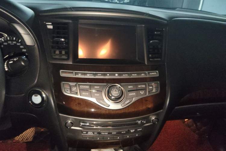 Used Infiniti QX60 2016 2.5 S/C Hybrid Two-Wheel-Drive Excellence Edition China V Standard Audio And AC Panel