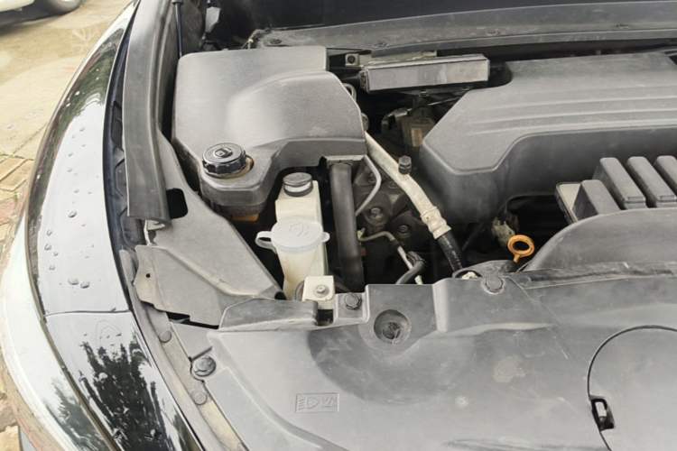 Used Infiniti QX60 2016 2.5 S/C Hybrid Two-Wheel-Drive Excellence Edition China V Standard Engine Bay Right
