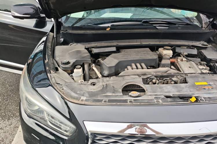 Used Infiniti QX60 2016 2.5 S/C Hybrid Two-Wheel-Drive Excellence Edition China V Standard Engine Bay Right