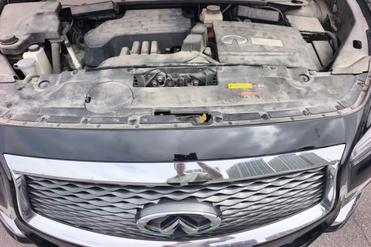 Used Infiniti QX60 2016 2.5 S/C Hybrid Four-Wheel Drive All-Terrain Version China V Emission Standard Engine Bay