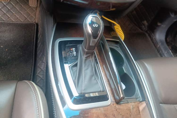 Used Infiniti QX60 2016 2.5 S/C Hybrid Two-Wheel-Drive Excellence Edition China V Standard Gear Lever