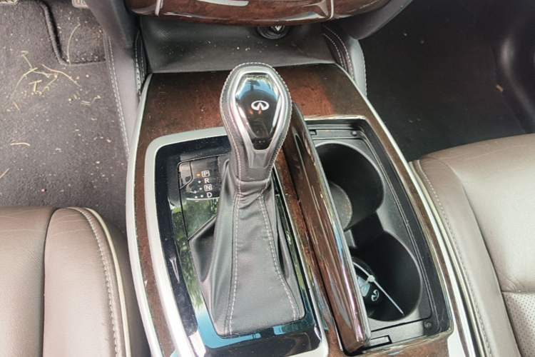 Used Infiniti QX60 2016 2.5 S/C Hybrid Two-Wheel-Drive Excellence Edition China V Standard Gear Lever