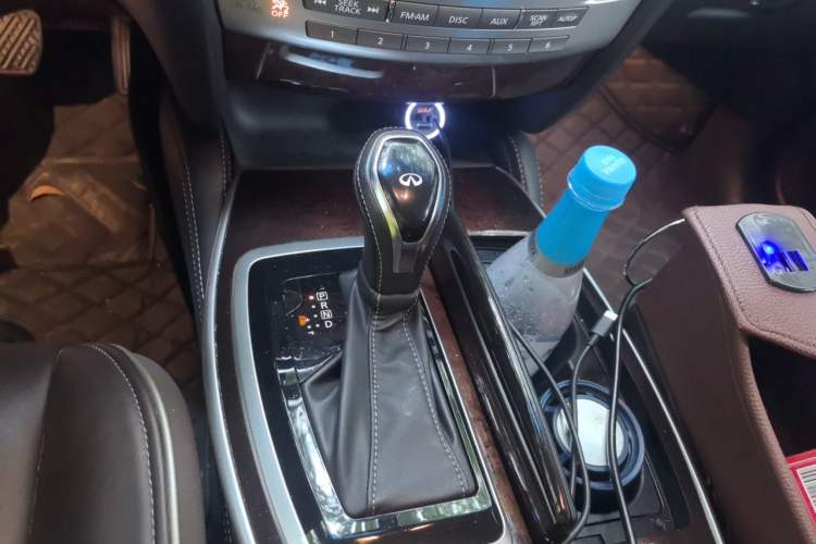Used Infiniti QX60 2016 2.5 S/C Hybrid Two-Wheel-Drive Excellence Edition China V Standard Gear Lever