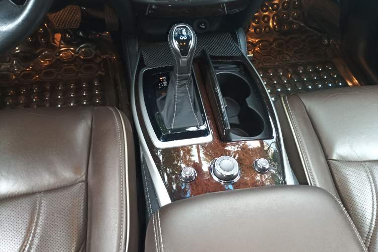 Used Infiniti QX60 2016 2.5 S/C Hybrid Two-Wheel-Drive Excellence Edition China V Standard Gear Lever
