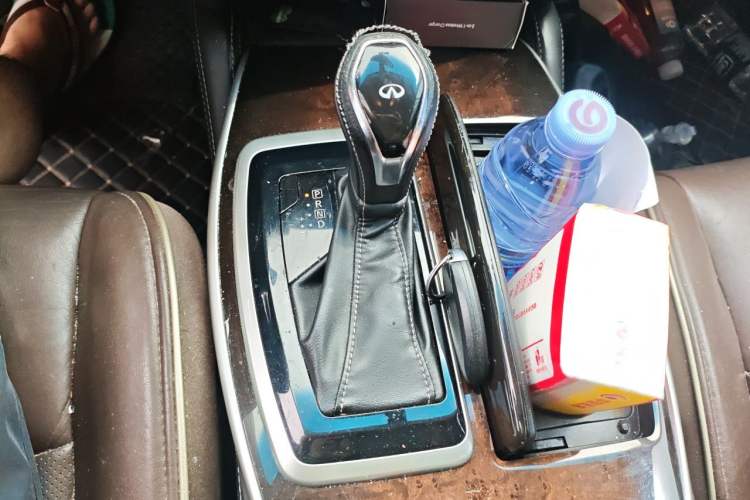 Used Infiniti QX60 2016 2.5 S/C Hybrid Two-Wheel-Drive Excellence Edition China V Standard Gear Lever