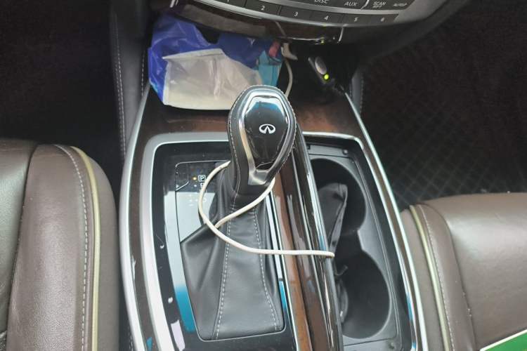Used Infiniti QX60 2016 2.5 S/C Hybrid Two-Wheel-Drive Excellence Edition China V Standard Gear Lever