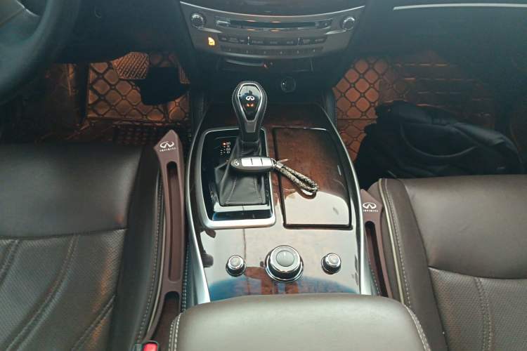 Used Infiniti QX60 2016 2.5 S/C Hybrid Two-Wheel-Drive Excellence Edition China V Standard Gear Lever