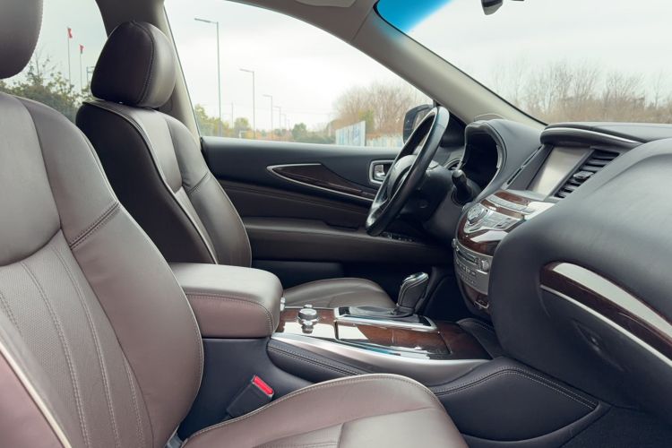 Used Infiniti QX60 2016 2.5 S/C Hybrid Two-Wheel-Drive Excellence Edition China V Standard Interior 4
